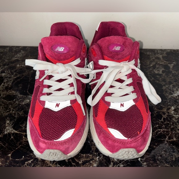 New Balance 2002R - Picture 2 of 6